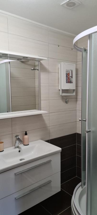 Luxury Apartments Oasis Lumbarda Luaran gambar